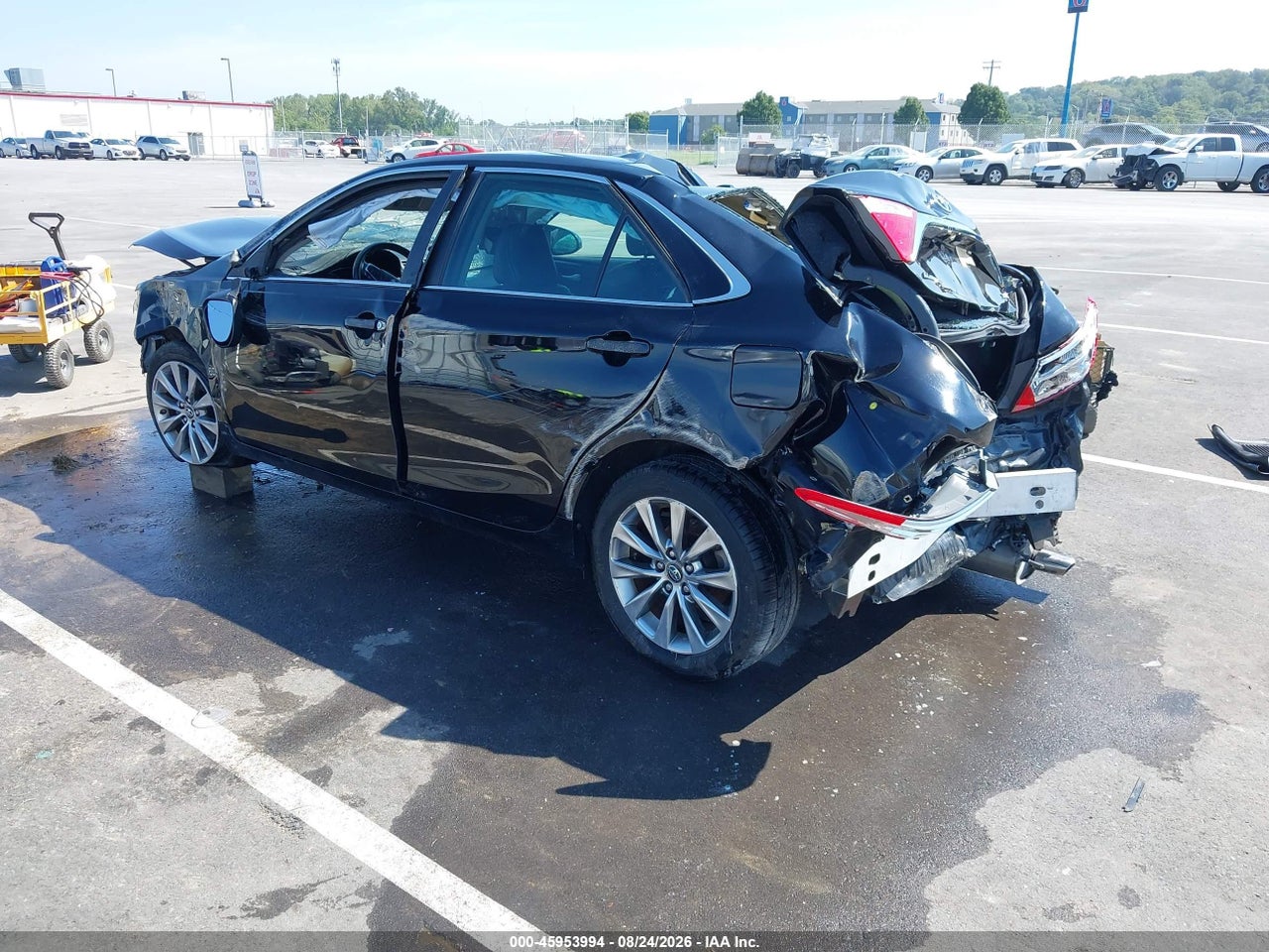2017 TOYOTA CAMRY XLE · 3/10