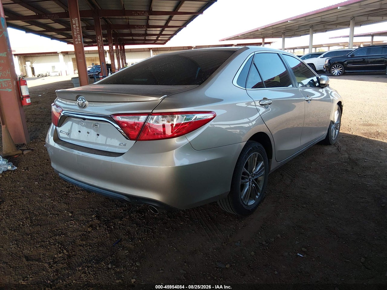 2016 TOYOTA CAMRY SE · 4/11