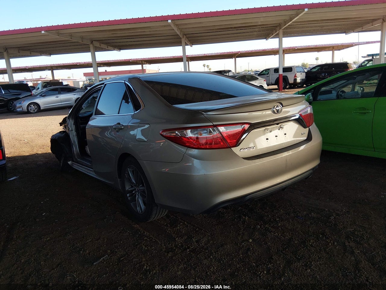 2016 TOYOTA CAMRY SE · 3/11