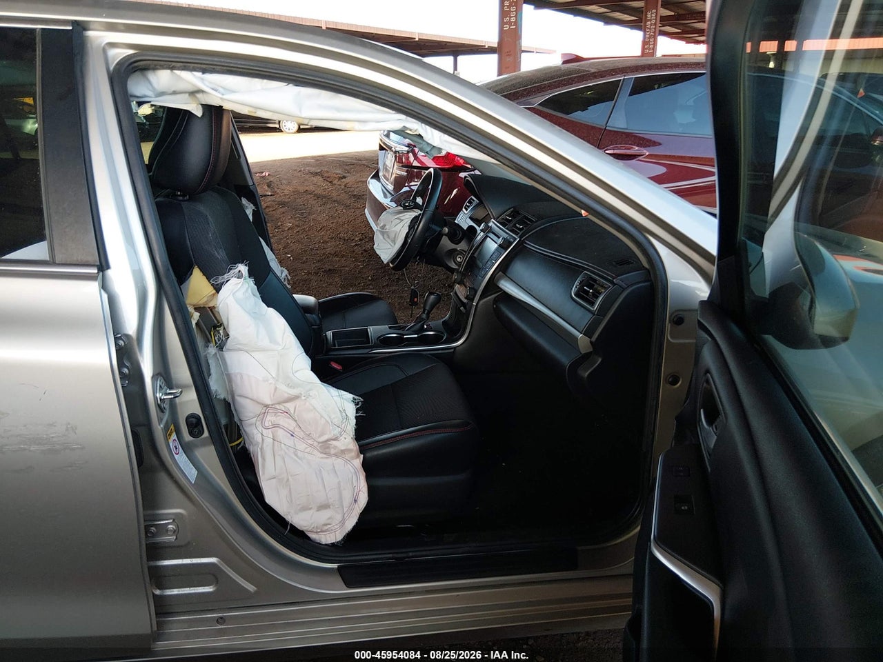 2016 TOYOTA CAMRY SE · 5/11