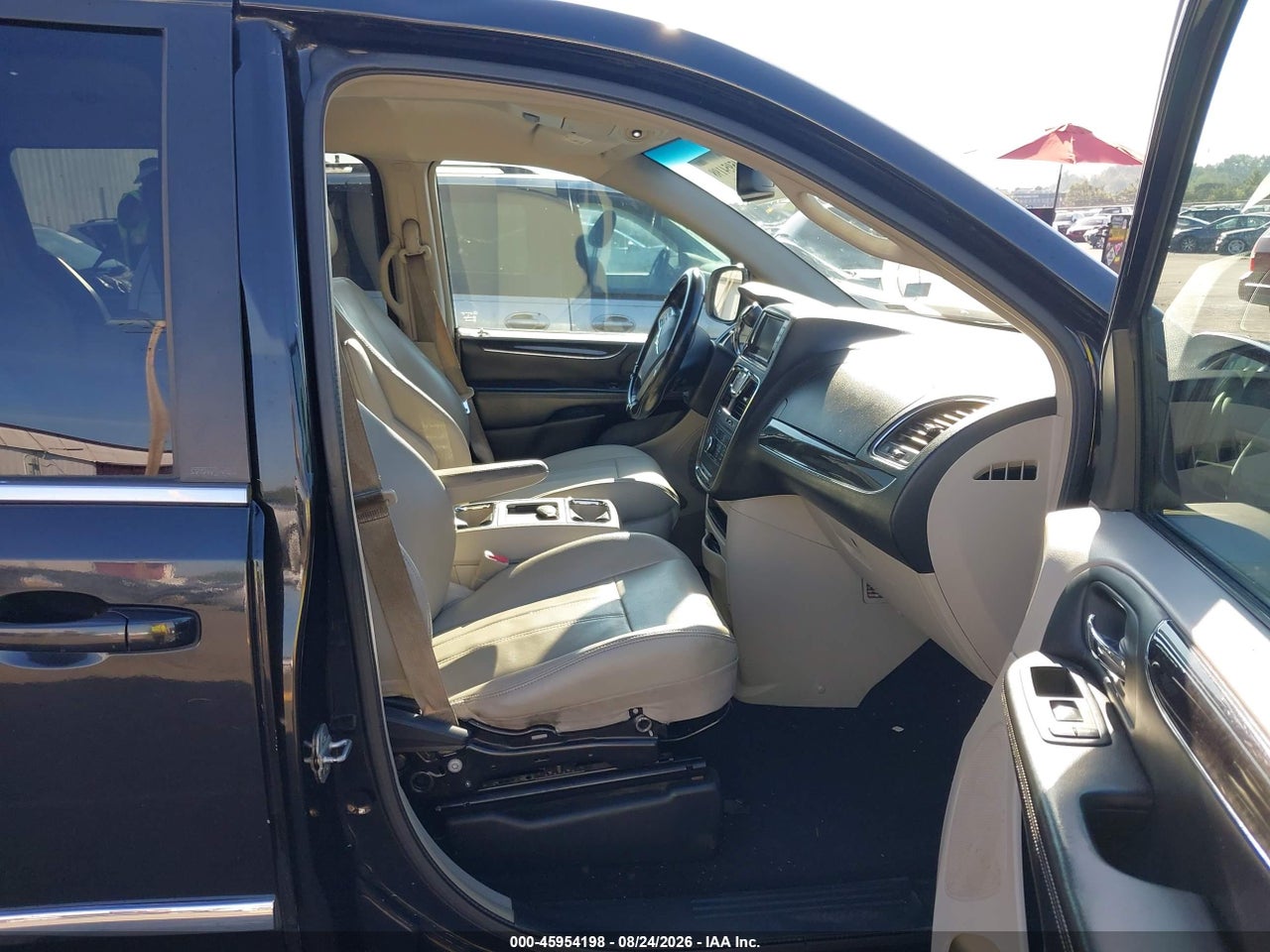2013 CHRYSLER TOWN &amp; COUNTRY TOURING · 5/11