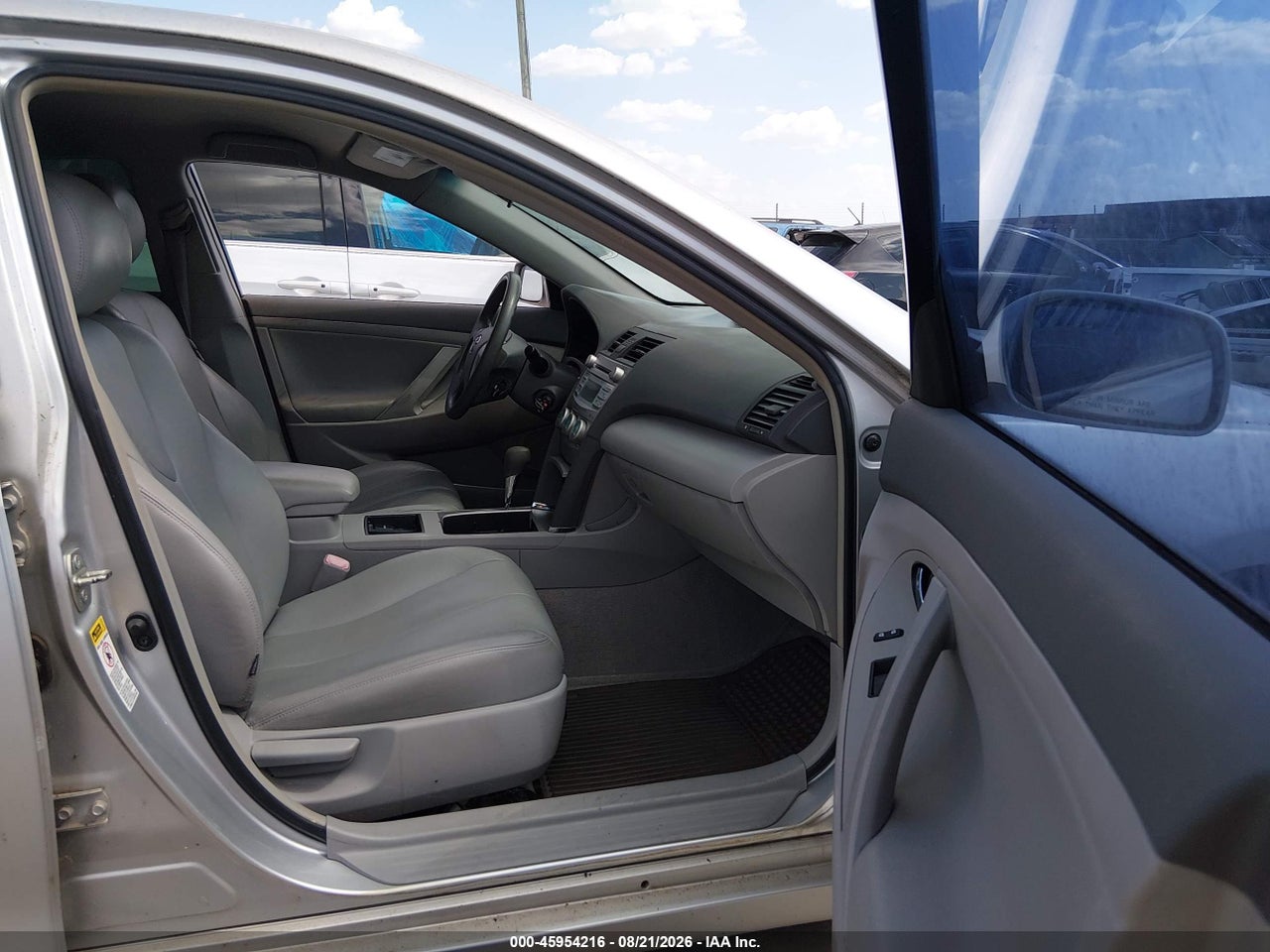 2008 TOYOTA CAMRY LE · 5/11