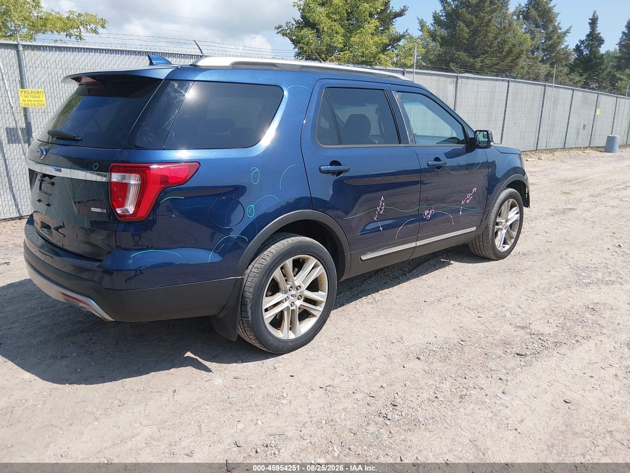 2016 FORD EXPLORER XLT · 4/11