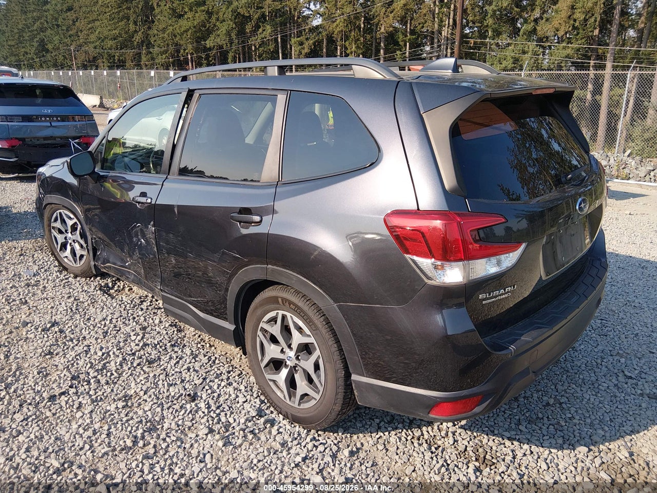 2019 SUBARU FORESTER PREMIUM · 3/11