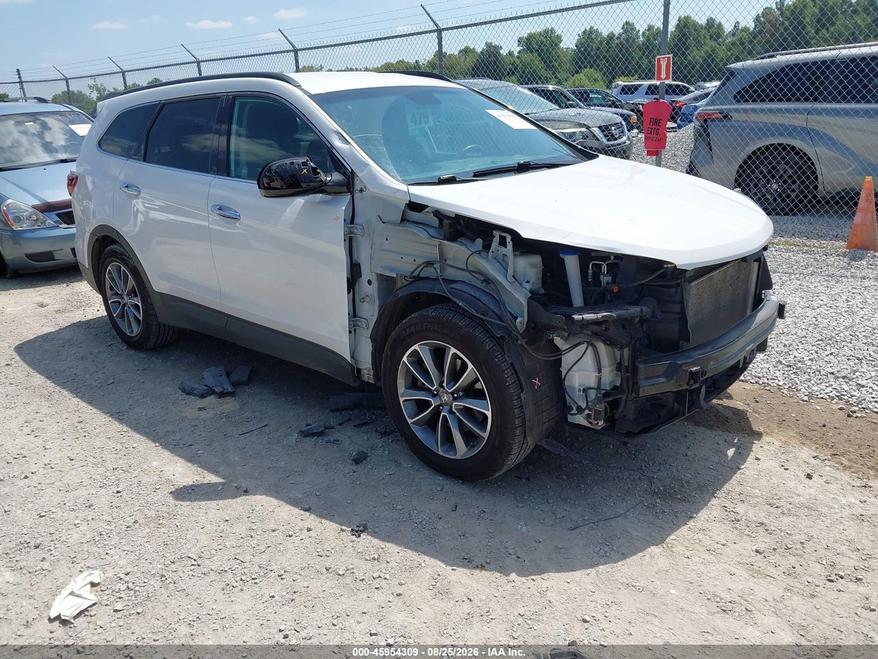 KM8SMDHF3HU****** · 2017 HYUNDAI SANTA FE SE