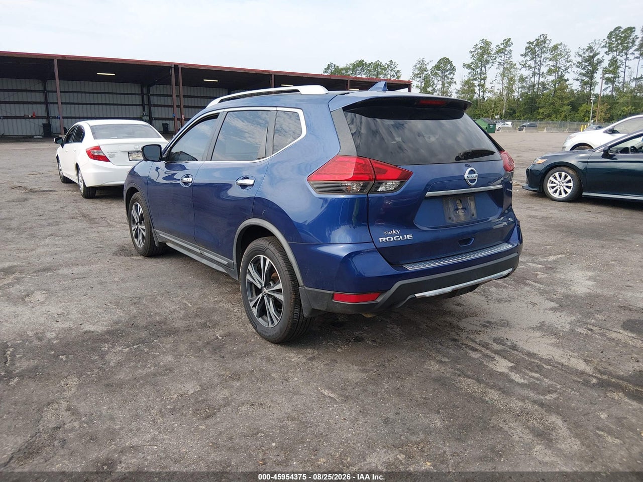 2017 NISSAN ROGUE SL · 3/11