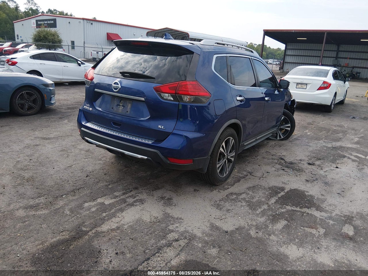 2017 NISSAN ROGUE SL · 4/11
