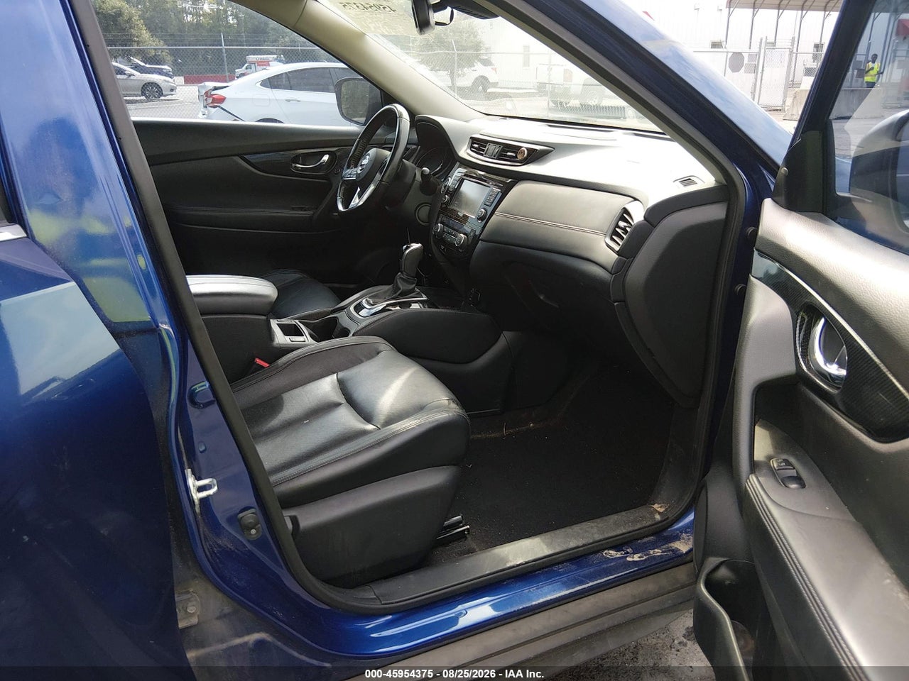 2017 NISSAN ROGUE SL · 5/11