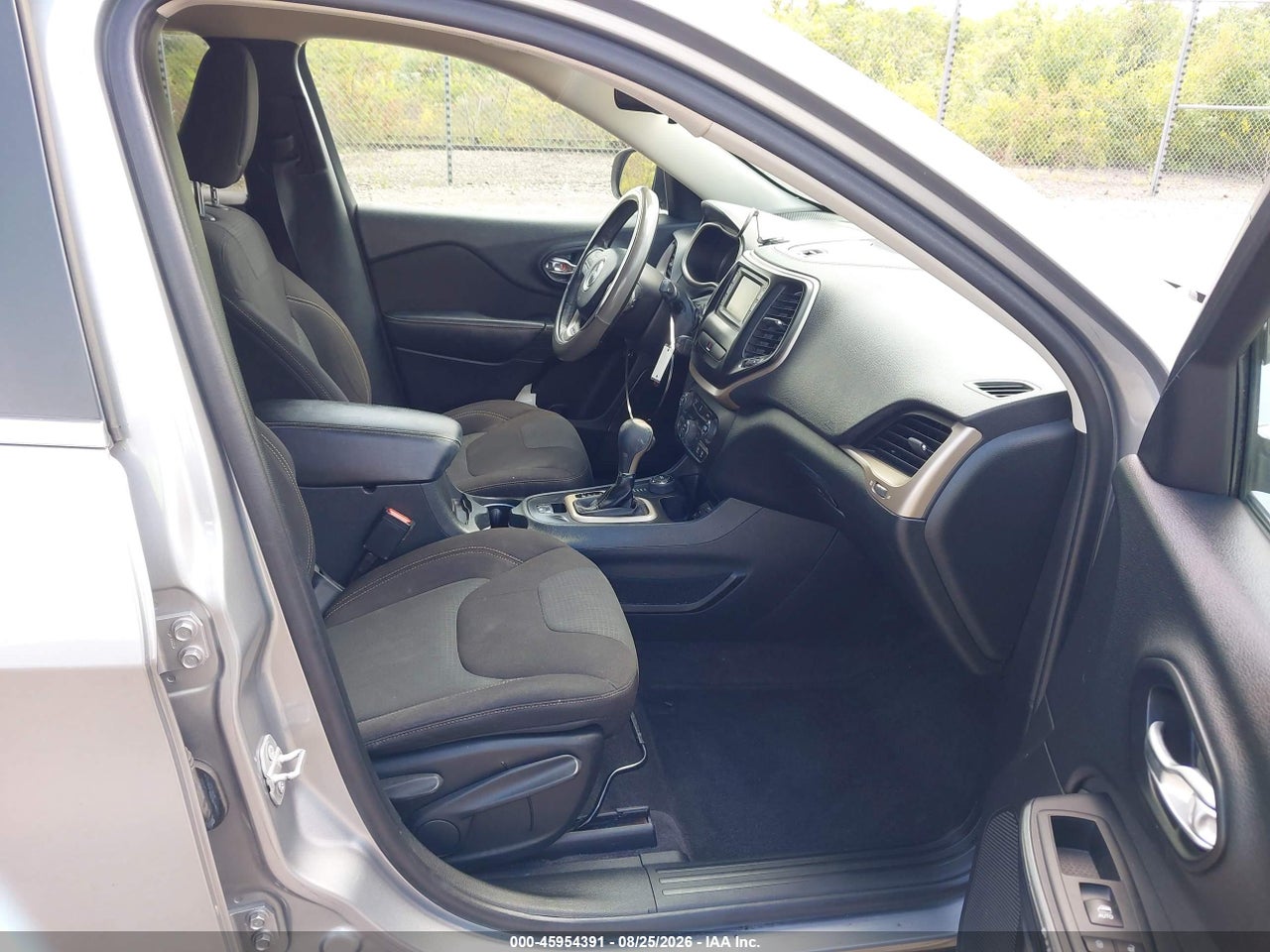 2016 JEEP CHEROKEE LATITUDE · 5/11