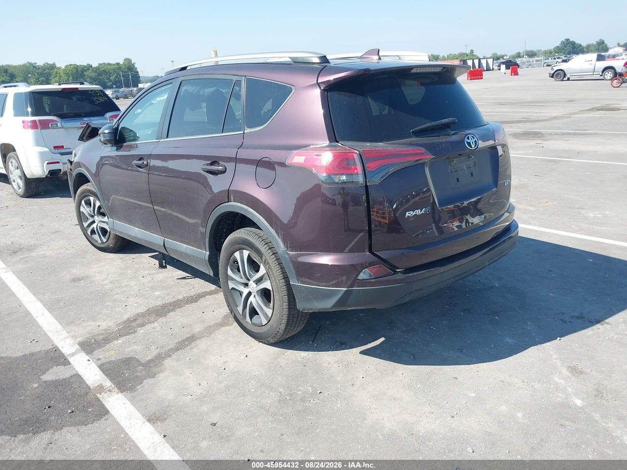 2018 TOYOTA RAV4 LE · 3/7