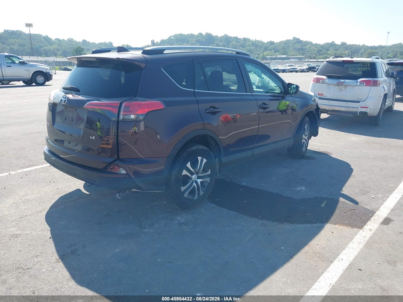 2018 TOYOTA RAV4 LE · 4/7