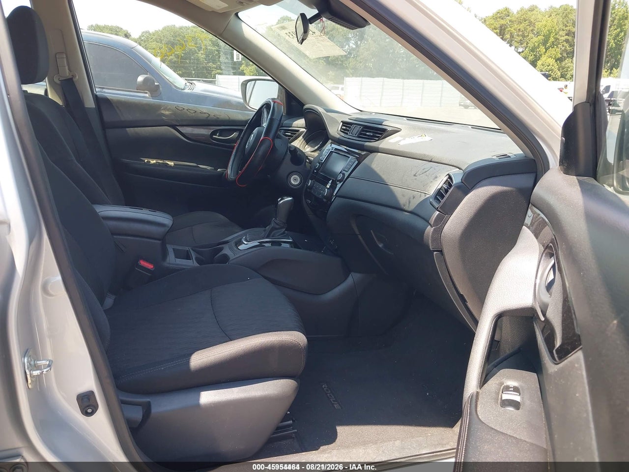 2019 NISSAN ROGUE S · 5/10