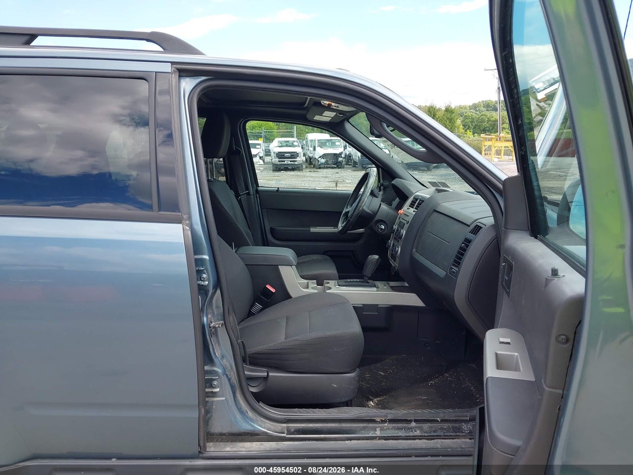 2011 FORD ESCAPE XLT · 5/11