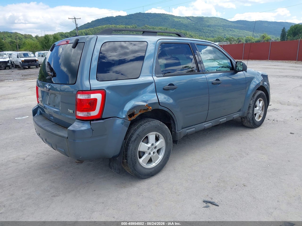 2011 FORD ESCAPE XLT · 4/11
