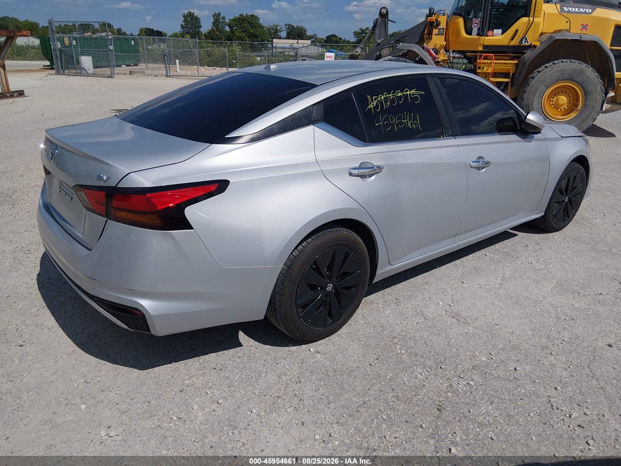 2021 NISSAN ALTIMA SV FWD · 4/10