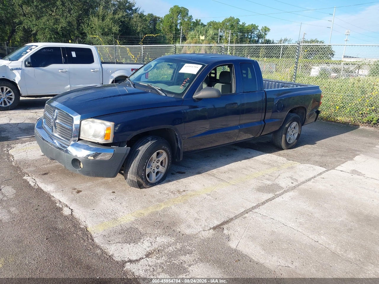 2005 DODGE DAKOTA SLT · 2/11