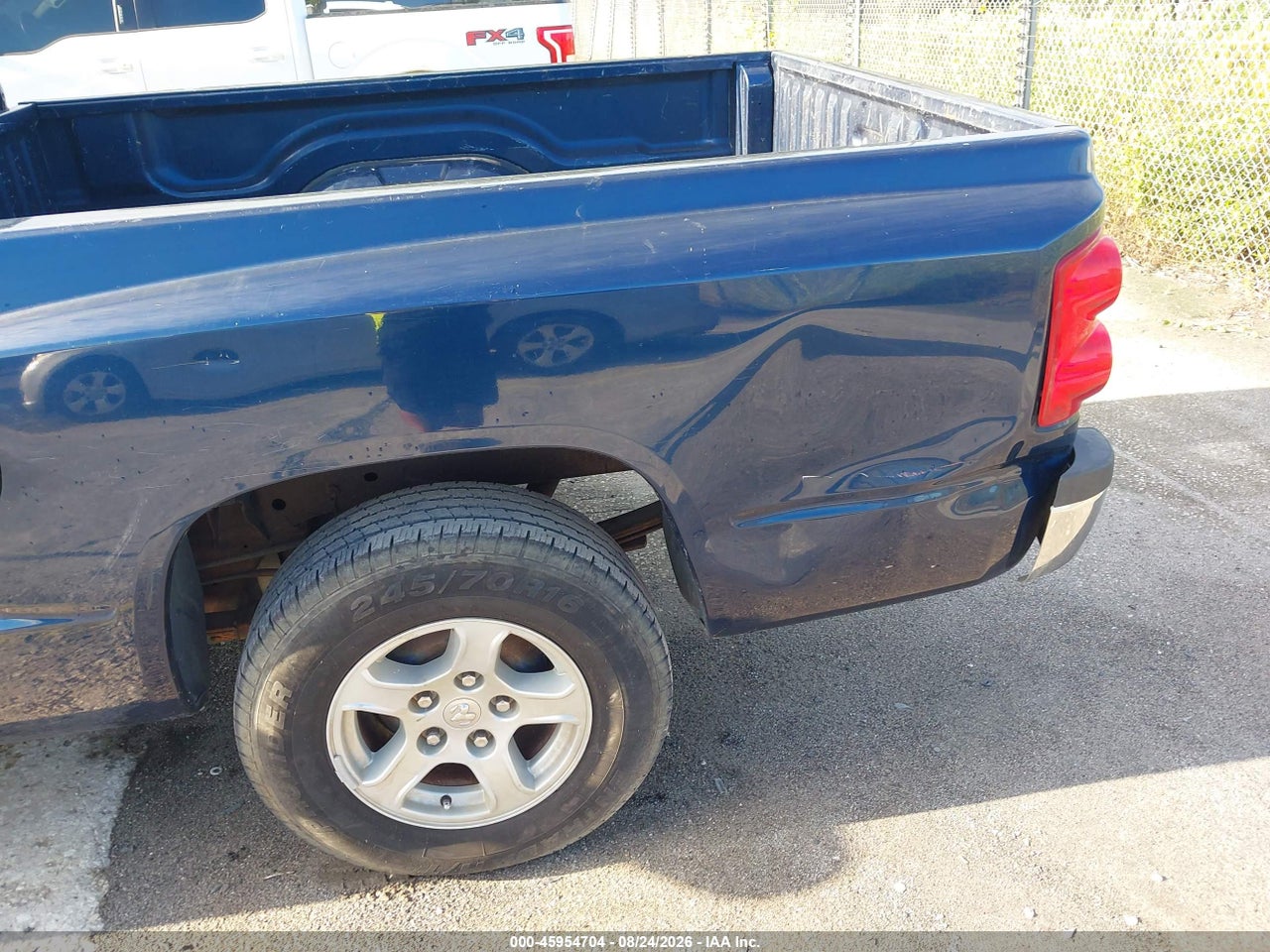 2005 DODGE DAKOTA SLT · 6/11