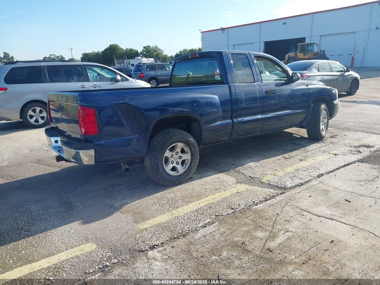 2005 DODGE DAKOTA SLT · 4/11