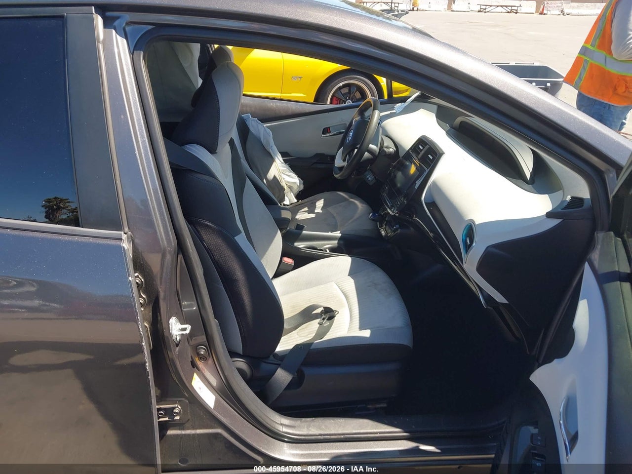 2016 TOYOTA PRIUS THREE · 5/11