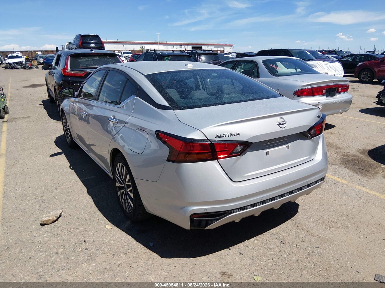 2024 NISSAN ALTIMA SV FWD · 3/3