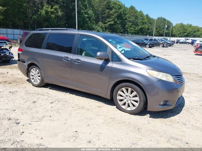 2011 TOYOTA SIENNA LTD
