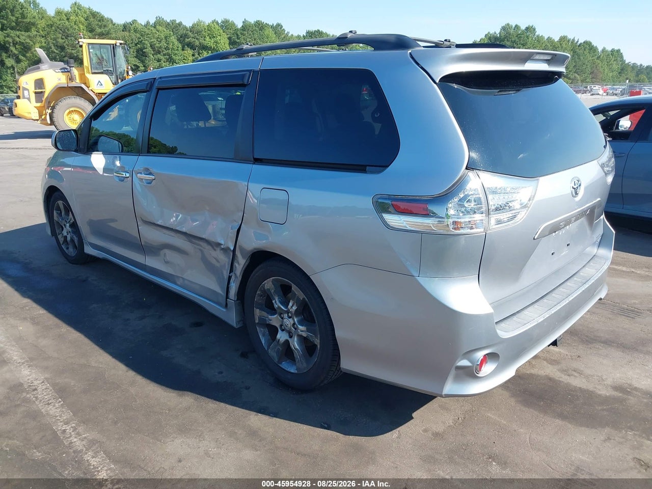 2013 TOYOTA SIENNA SE 8 PASSENGER · 3/11