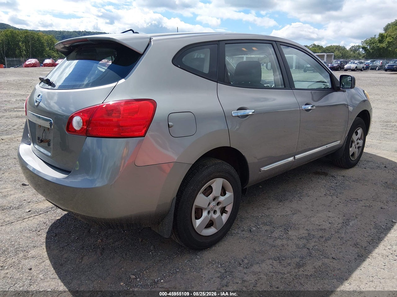 2011 NISSAN ROGUE S · 4/11