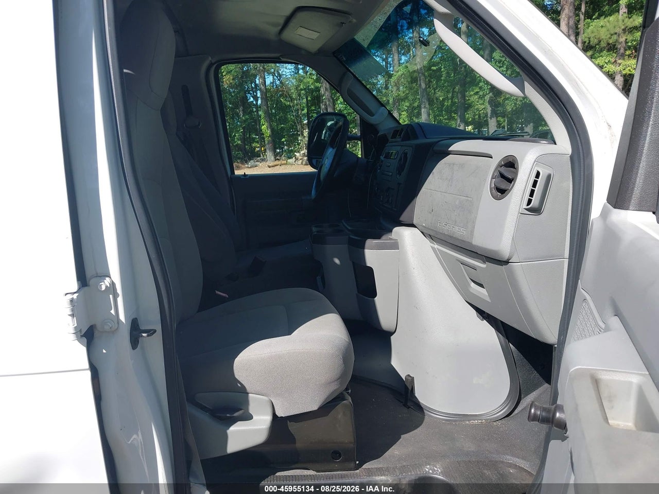 2011 FORD E-250 COMMERCIAL · 5/11