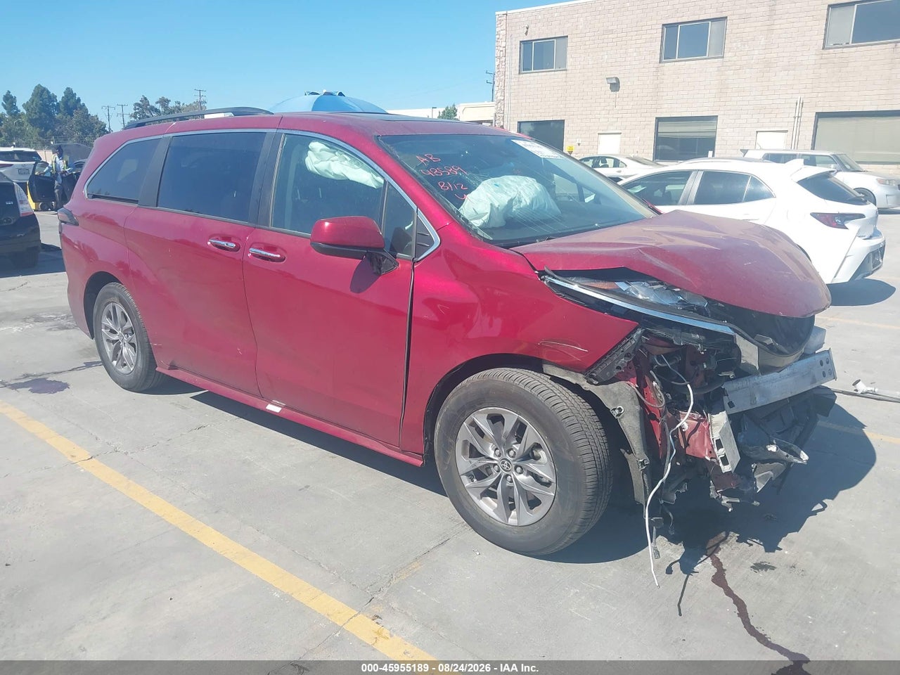 2023 TOYOTA SIENNA XLE · 1/11