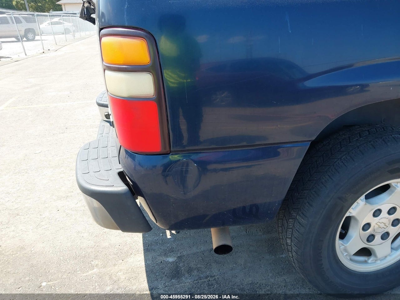 2004 CHEVROLET TAHOE LT · 6/11