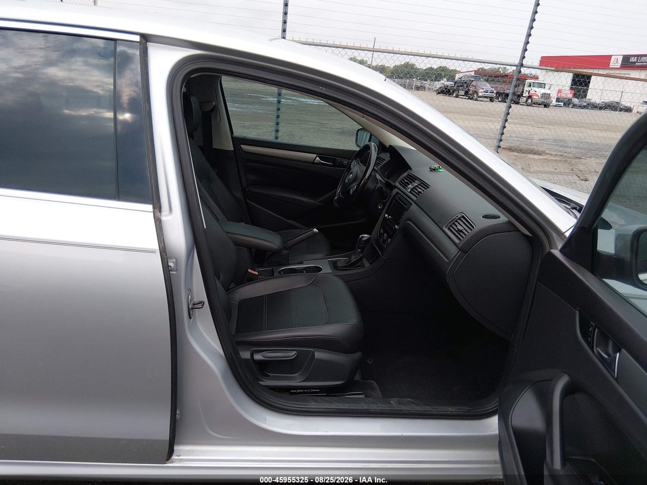 2014 VOLKSWAGEN PASSAT 1.8T SE · 5/11