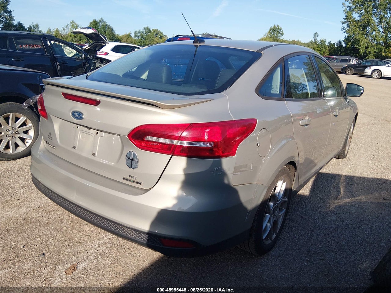 2015 FORD FOCUS SE · 4/11