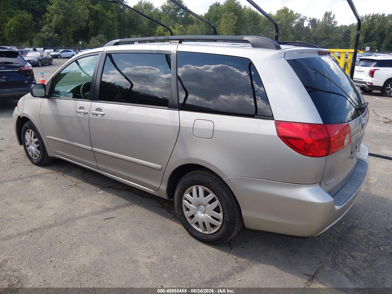 2008 TOYOTA SIENNA LE · 3/11