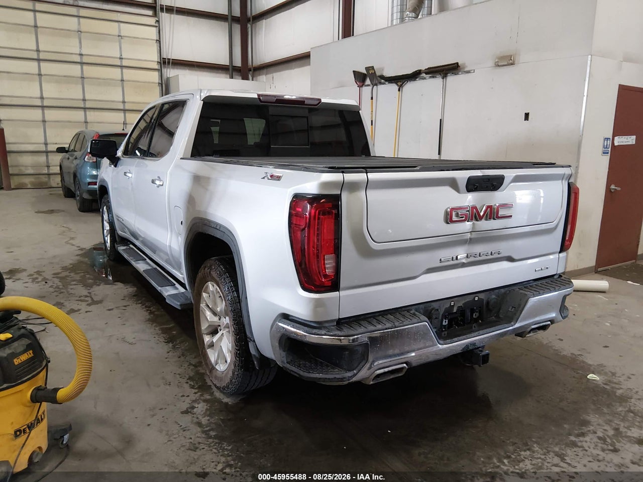 2020 GMC SIERRA 1500 4WD  SHORT BOX SLT · 3/11
