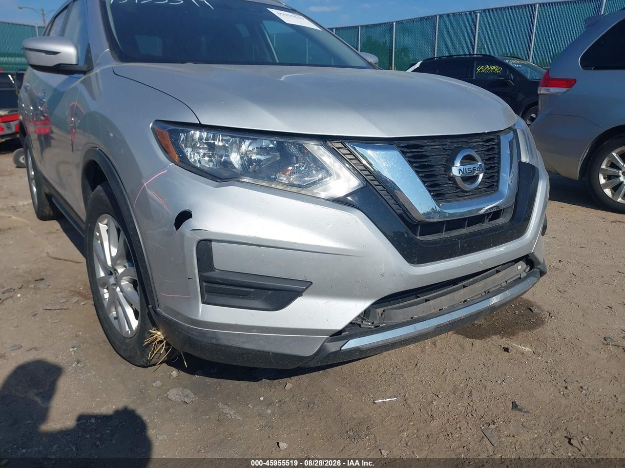 2017 NISSAN ROGUE SV · 6/10