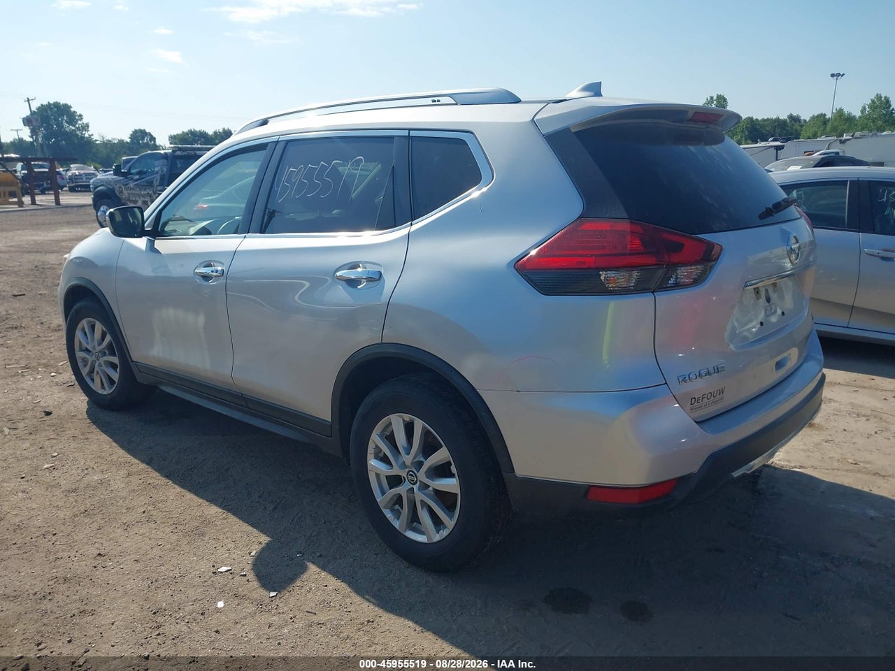 2017 NISSAN ROGUE SV · 3/10