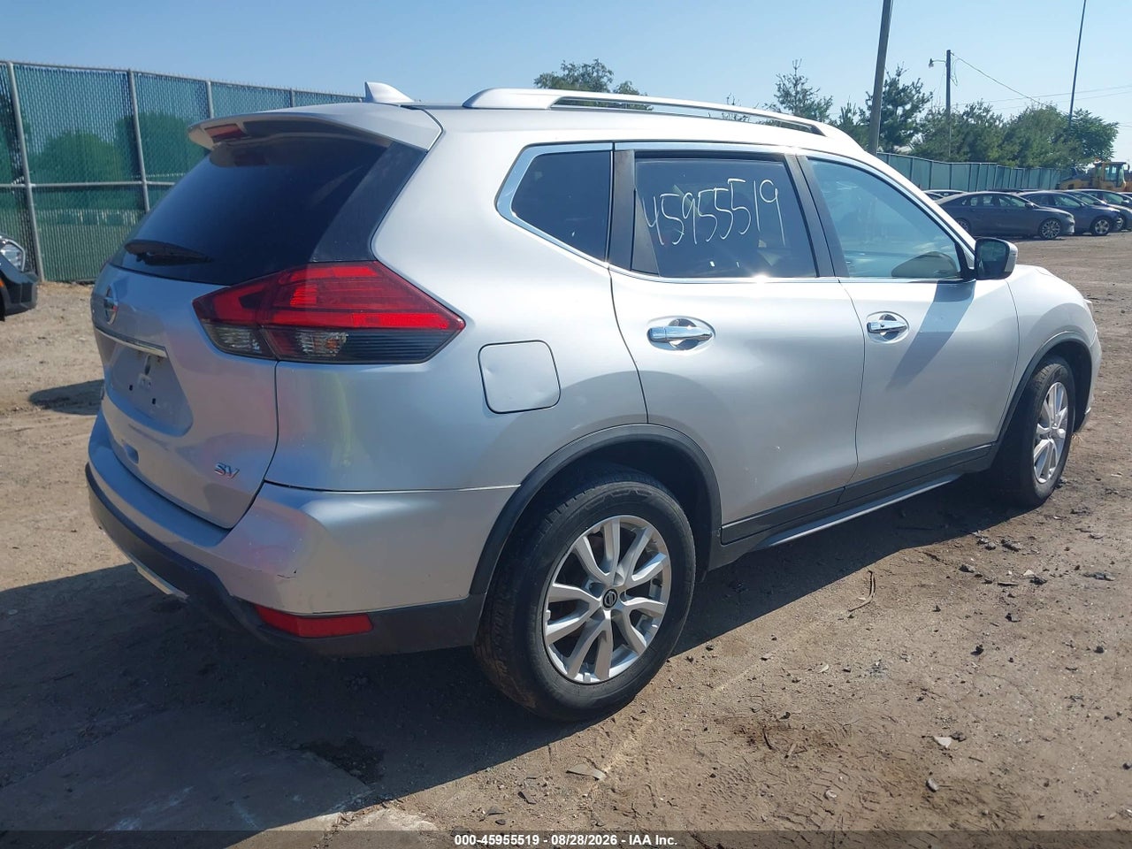 2017 NISSAN ROGUE SV · 4/10