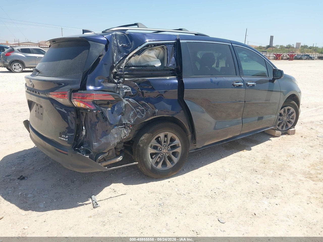2022 TOYOTA SIENNA XLE · 4/11