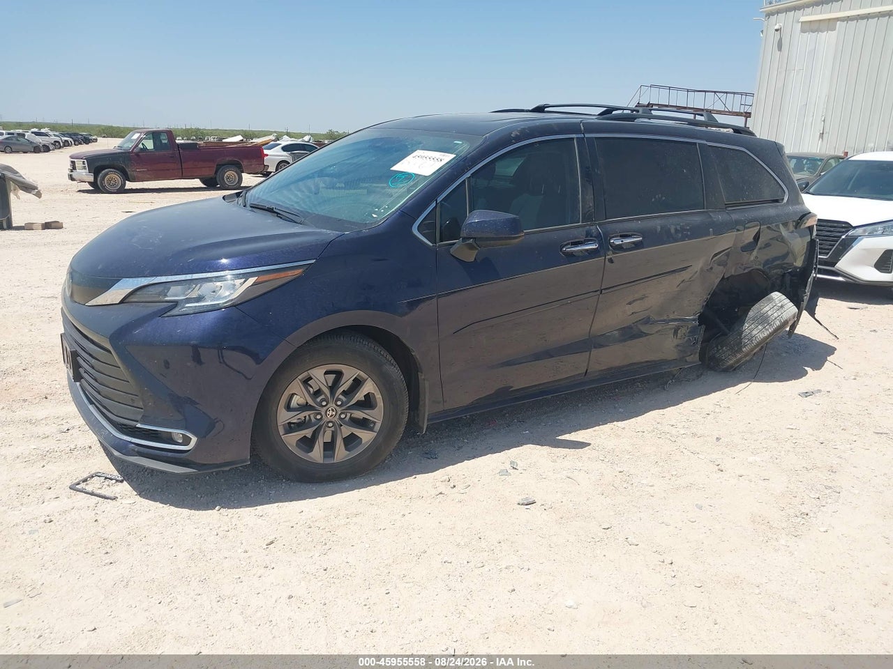 2022 TOYOTA SIENNA XLE · 2/11