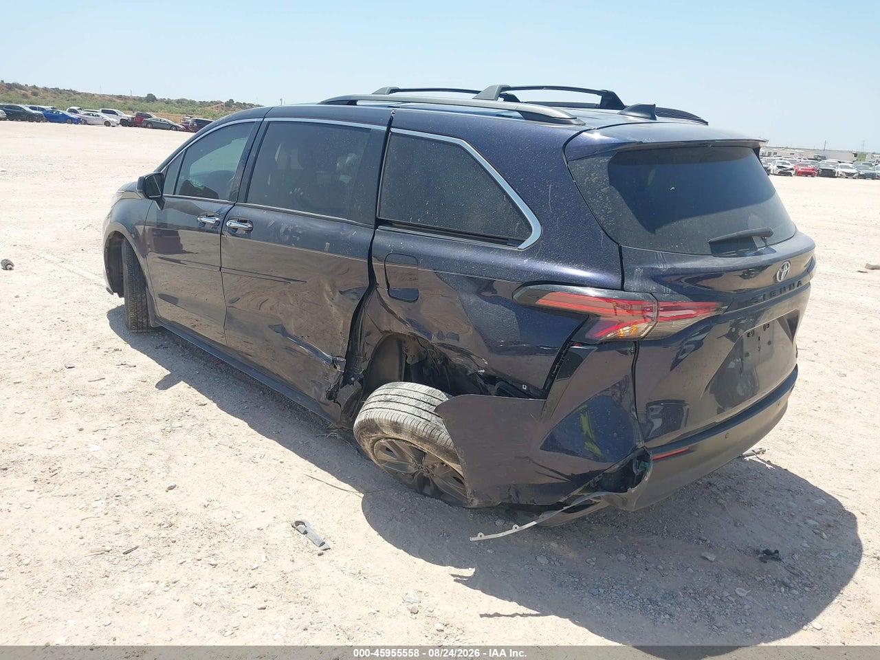 2022 TOYOTA SIENNA XLE · 3/11