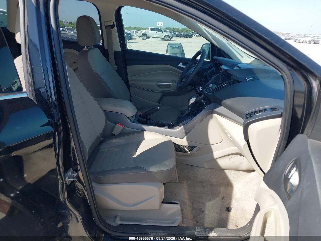 2016 FORD ESCAPE SE · 5/10