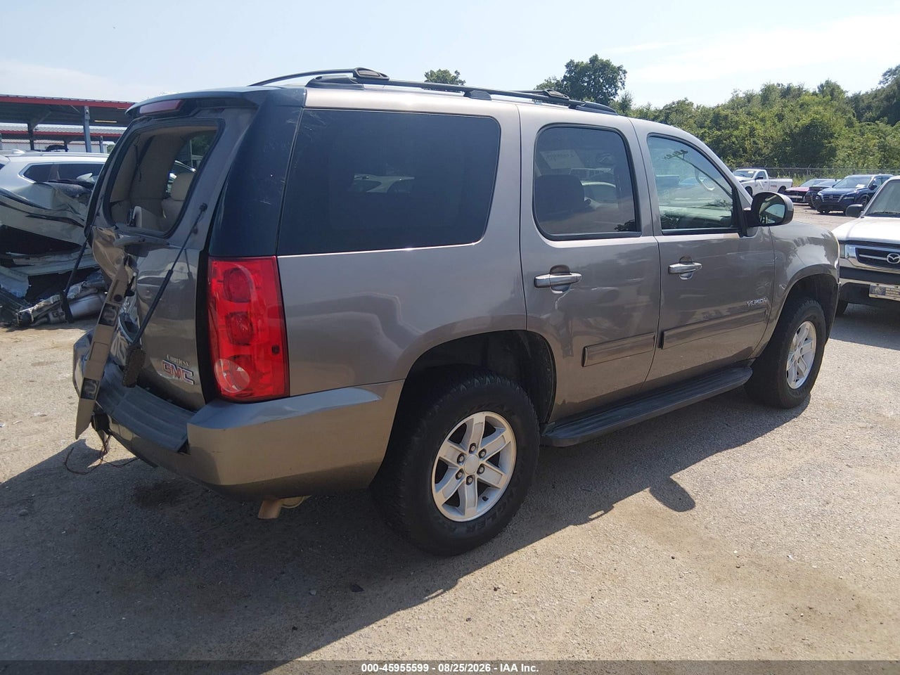 2012 GMC YUKON SLE · 4/11