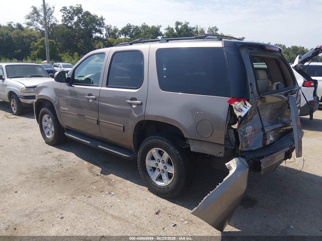 2012 GMC YUKON SLE · 3/11