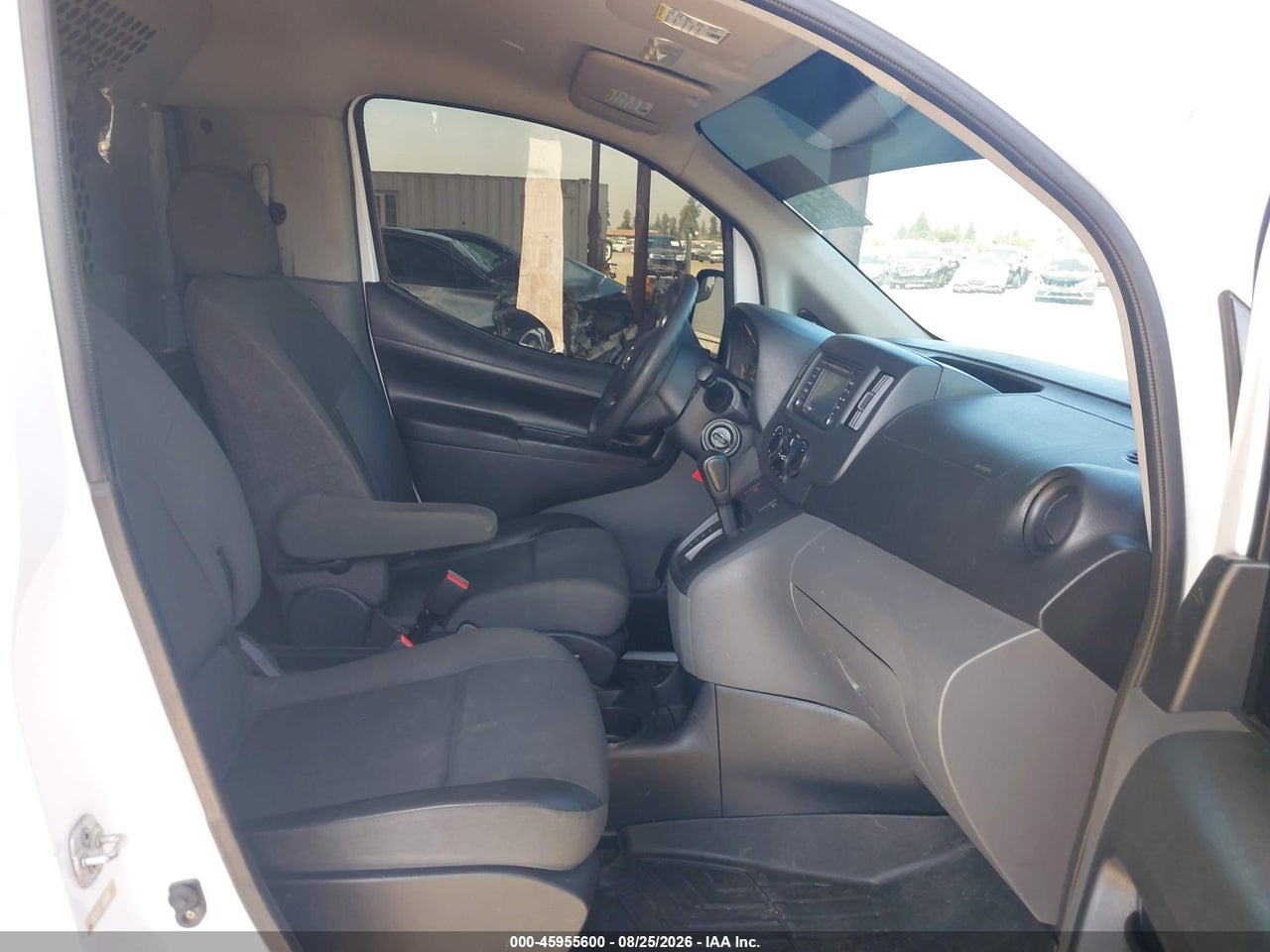 2015 NISSAN NV200 2.5S/2.5SV · 5/11