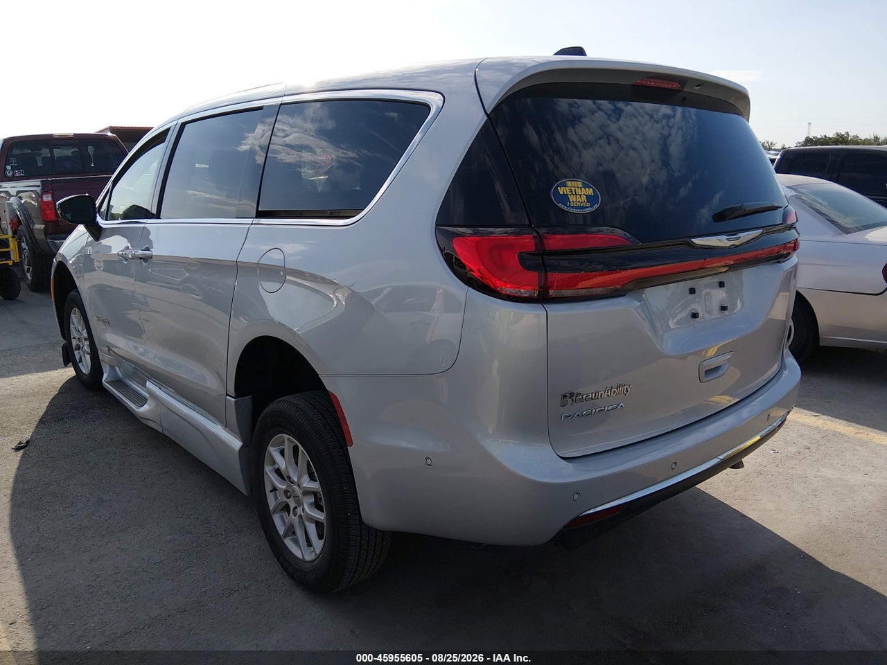 2024 CHRYSLER PACIFICA TOURING L · 3/11