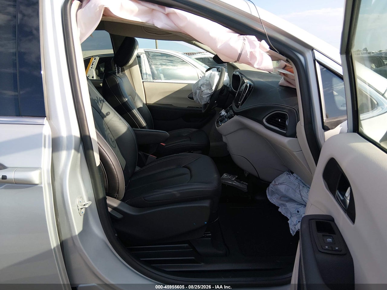2024 CHRYSLER PACIFICA TOURING L · 5/11