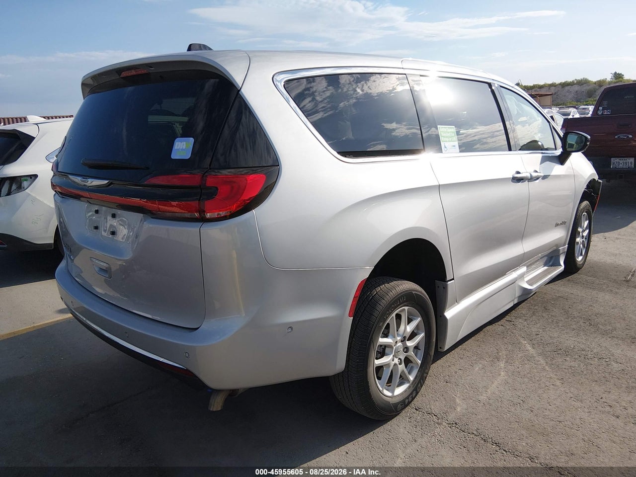 2024 CHRYSLER PACIFICA TOURING L · 4/11
