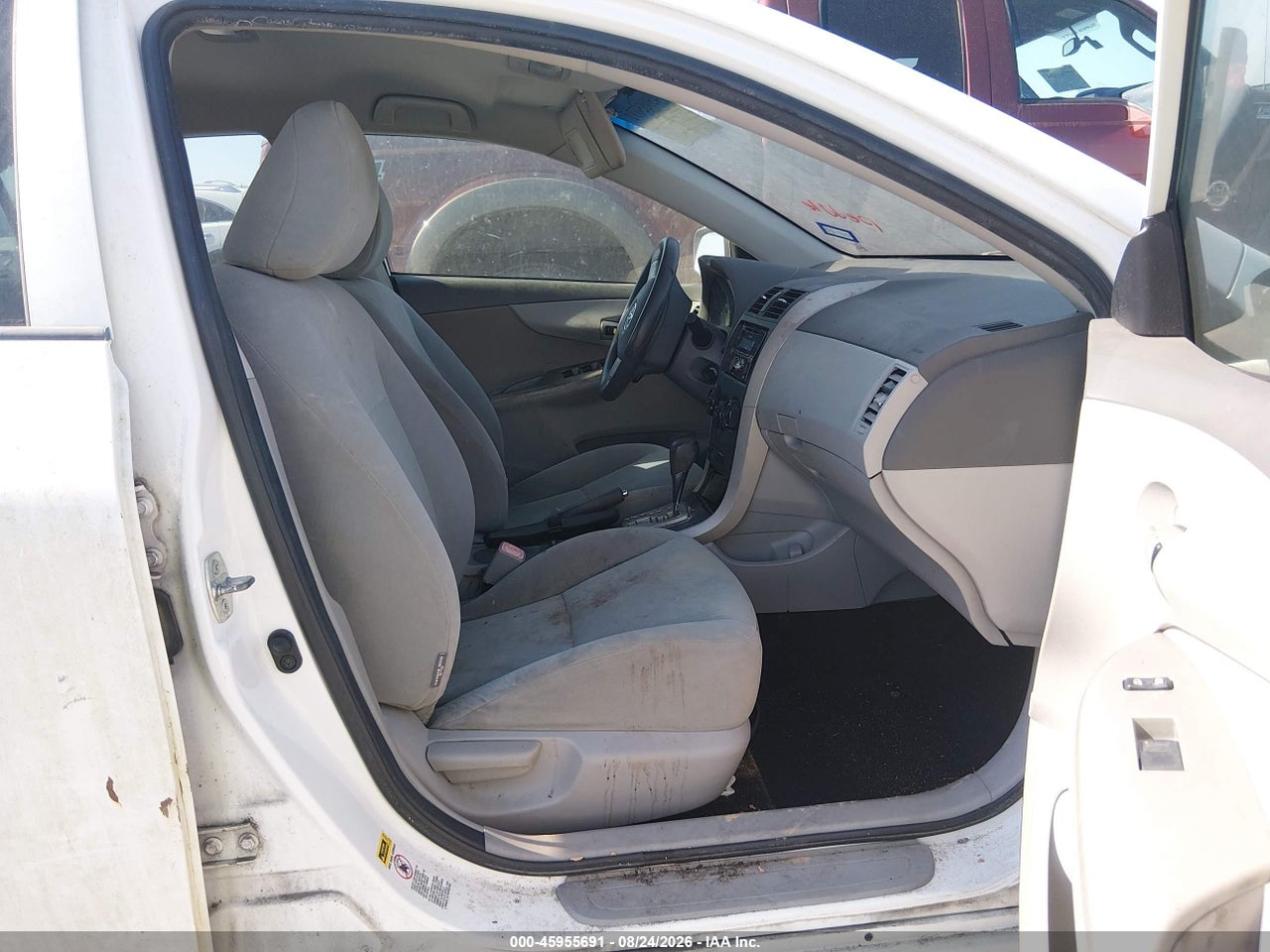 2010 TOYOTA COROLLA LE · 5/11