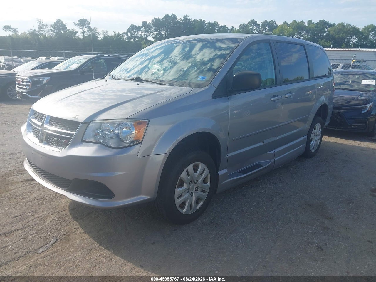 2017 DODGE GRAND CARAVAN SE · 2/11