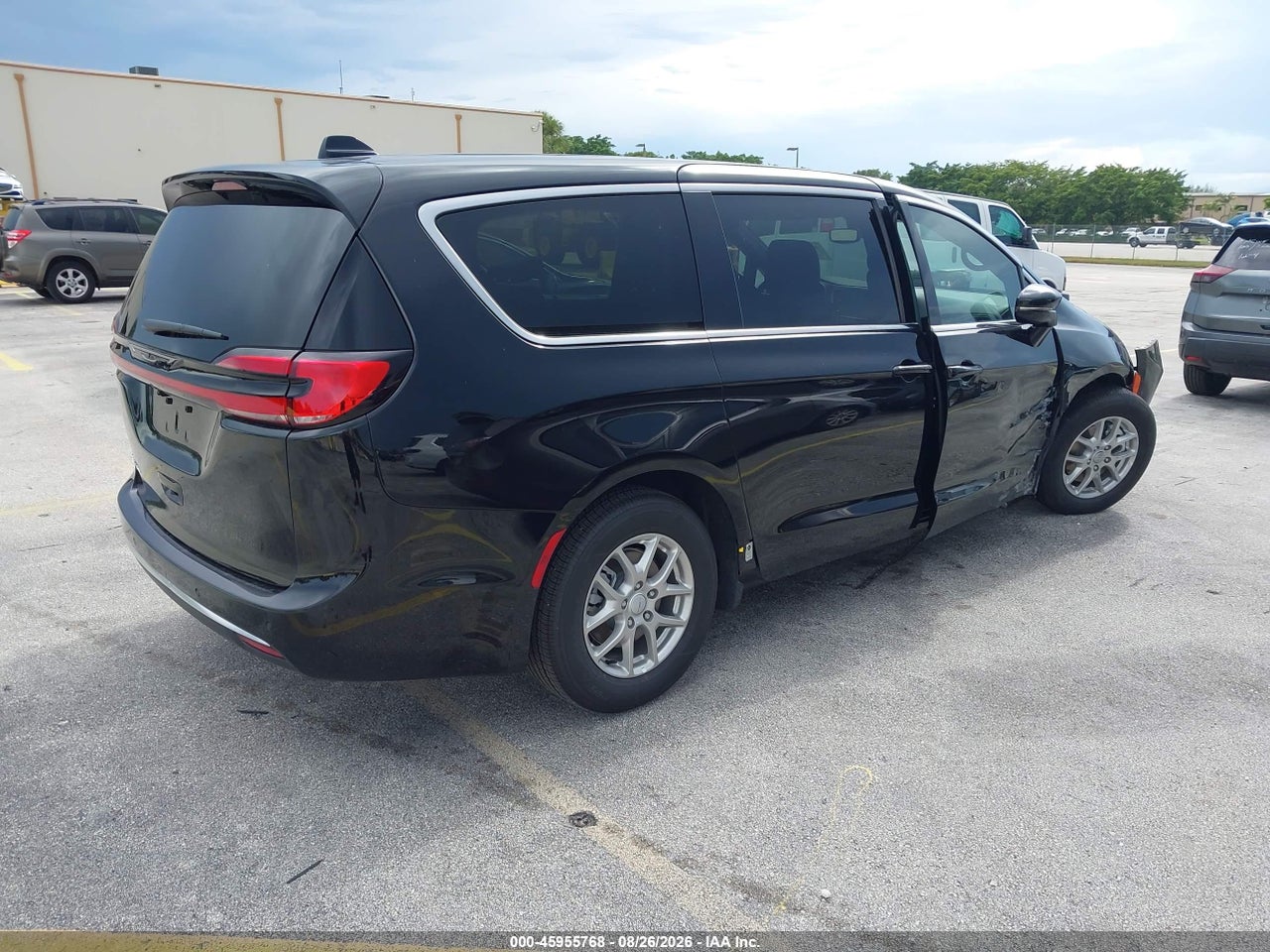 2027 CHRYSLER PACIFICA · 4/11
